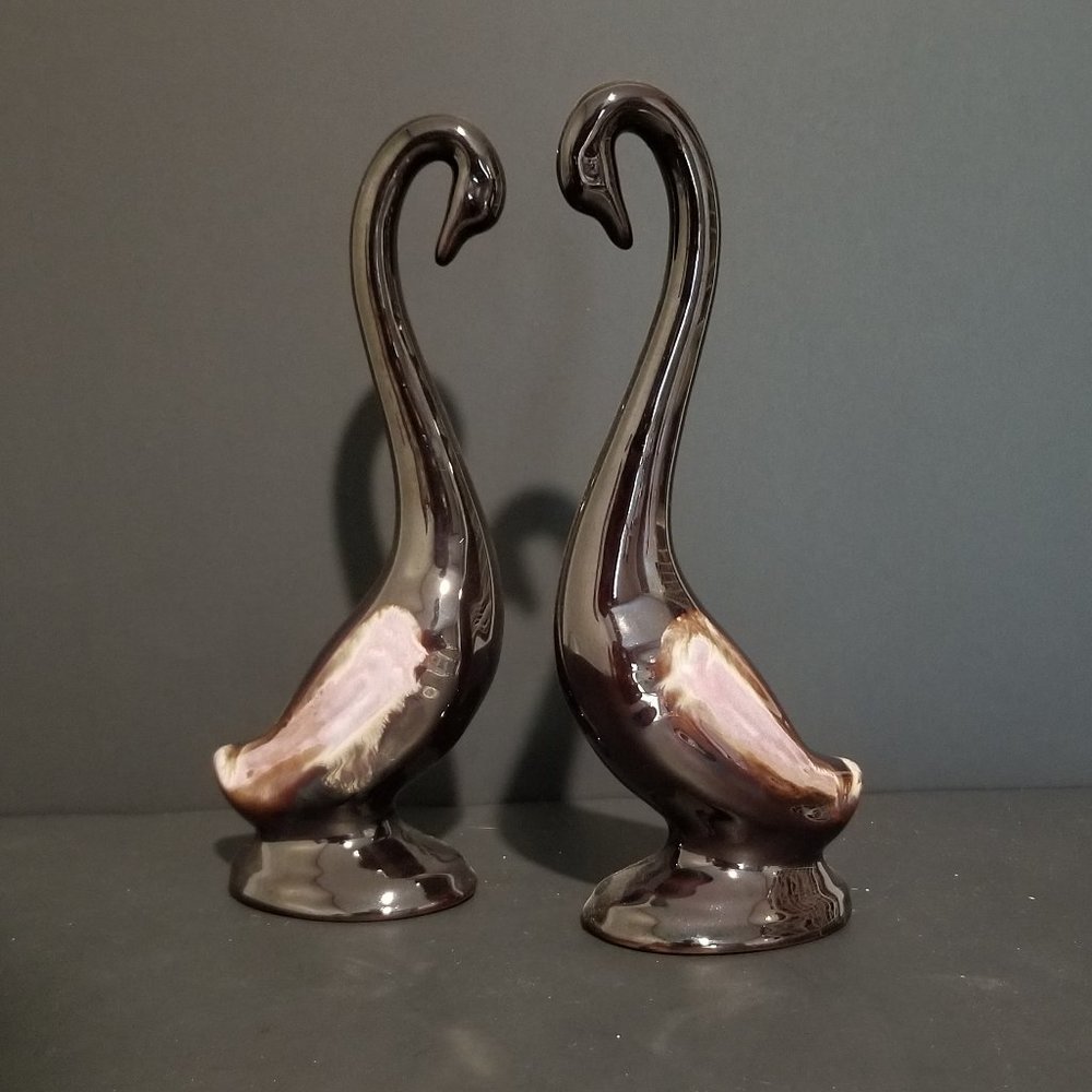 ART POTTERY 8" SET OF SWANS WITH PINK WINGS